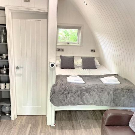 The Pod-Hot Tub-Woodland Lodges-St Clears-Carmarthen Dış mekan fotoğraf